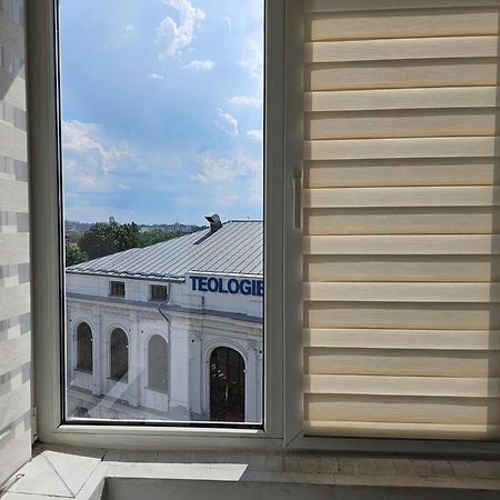 Private Room At Ceausescu'S Place In Old City Unirii Square Bukarest Exterior foto