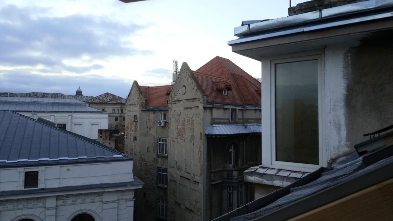 Private Room At Ceausescu'S Place In Old City Unirii Square Bukarest Exterior foto