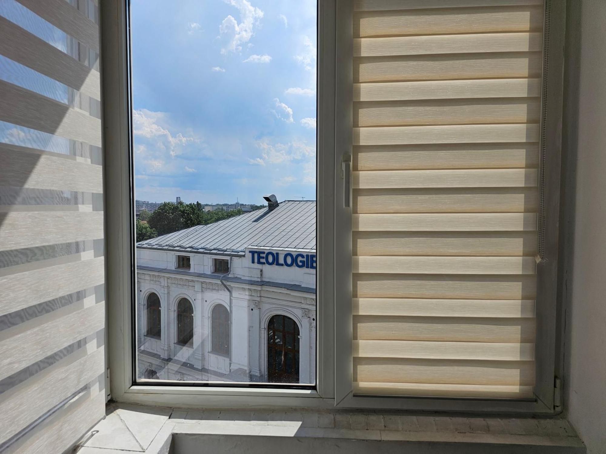 Private Room At Ceausescu'S Place In Old City Unirii Square Bukarest Exterior foto